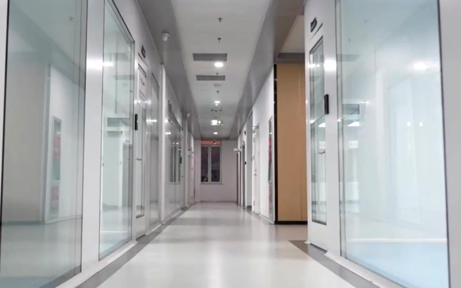 BUBR real research laboratory corridor